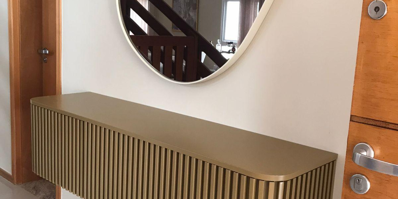 Aparador com espelho  - Foto 1